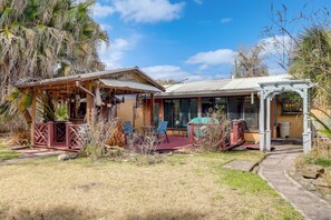 Exterior - Sunroom & Spacious Yard! Family Gem in Orange Park (Orange Park)