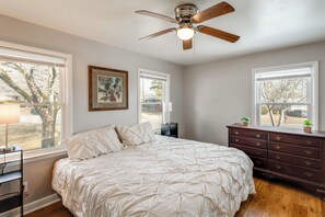 3 bedrooms, desk, iron/ironing board, Internet - Near Medical Centers & Fort Jackson! Quiet Home (Columbia)