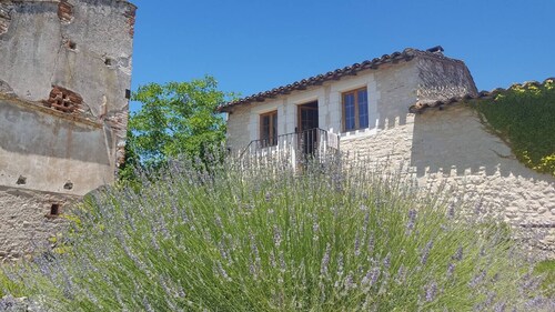 Cosy gite with log burner for two in the Golden triangle Tarn