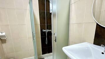 Dusche, Haartrockner, Bidet, Handtücher