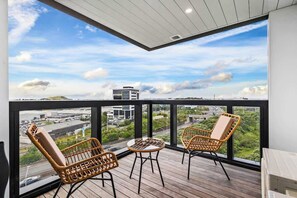 Property grounds - Modern High Rise Parking Zodiak Stays (Auckland)