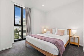 Room - Modern High Rise Parking Zodiak Stays (Auckland)