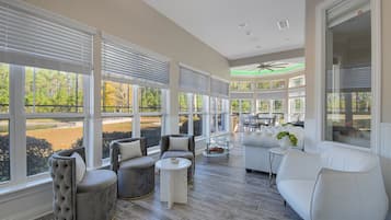 Casa, varias camas, patio (The Grand Luxe Sanctuary:Crown Jewel) | Vistas desde la habitación