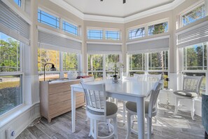 Interior - All-in-one Luxury Escape Three Properties, Event Hosting, Private Pond & Full Gym (Jacksonville)