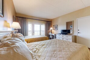 公寓式客房, 2 张大床, 使用泳池, 海洋景观 (287 Sandcastles - Hotel Side) | 1 多间卧室、特色装修、特色家居、床单