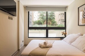 1 bedroom, iron/ironing board, free WiFi, bed sheets - Sleek Santiago Retreat City Views Sleeps 3 (Santiago)