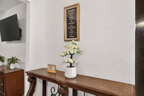 Interior - Spacious 4-bedroom house in Arlington close to the Entertainment District (Arlington)