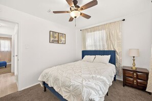 4 bedrooms, Internet, bed sheets - Spacious 4-bedroom house in Arlington close to the Entertainment District (Arlington)