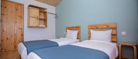 1 bedroom, bed sheets