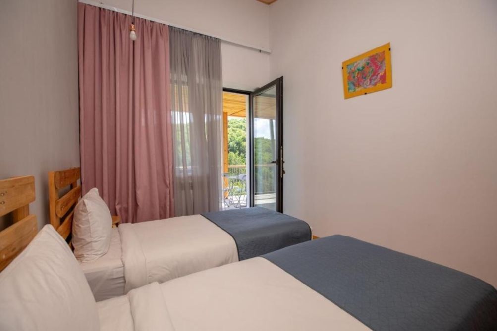 1 bedroom, bed sheets