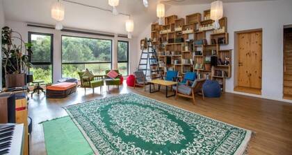 Charming Vardeni Guest House with Garden & Terrace