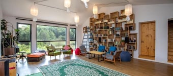 Charming Vardeni Guest House with Garden & Terrace