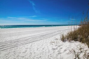 Beach - Freestyle! 2 blocks to the beach! Free golf cart! (Destin)