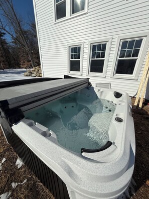 Bain à remous extérieur