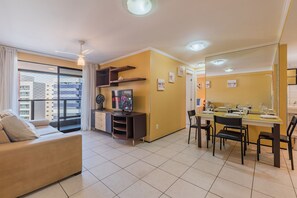 Living area - Quadruple Apartment in Fortaleza by Carpediem (Fortaleza)