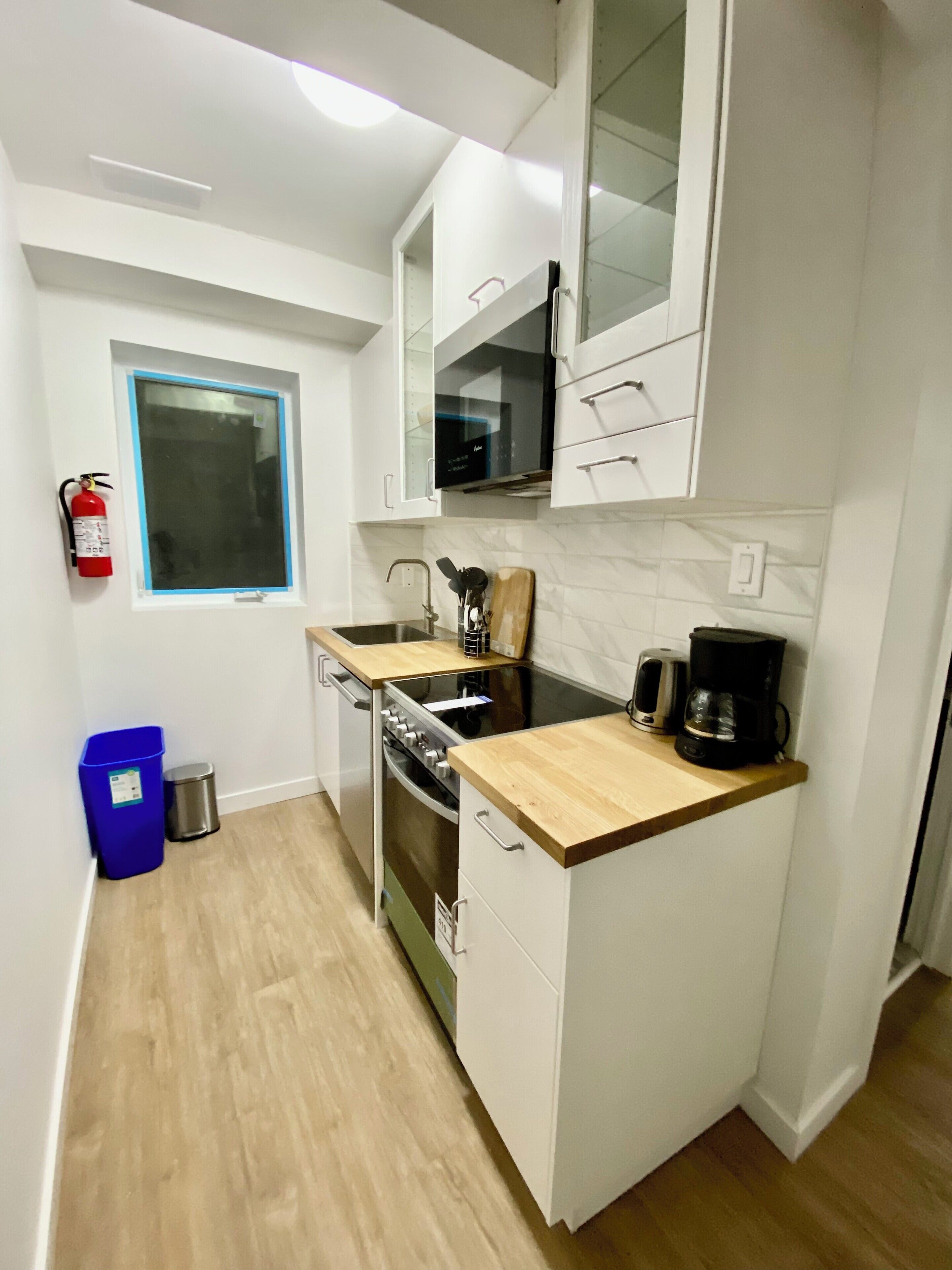 Microondas, horno, parrilla de estufa y lavavajillas 