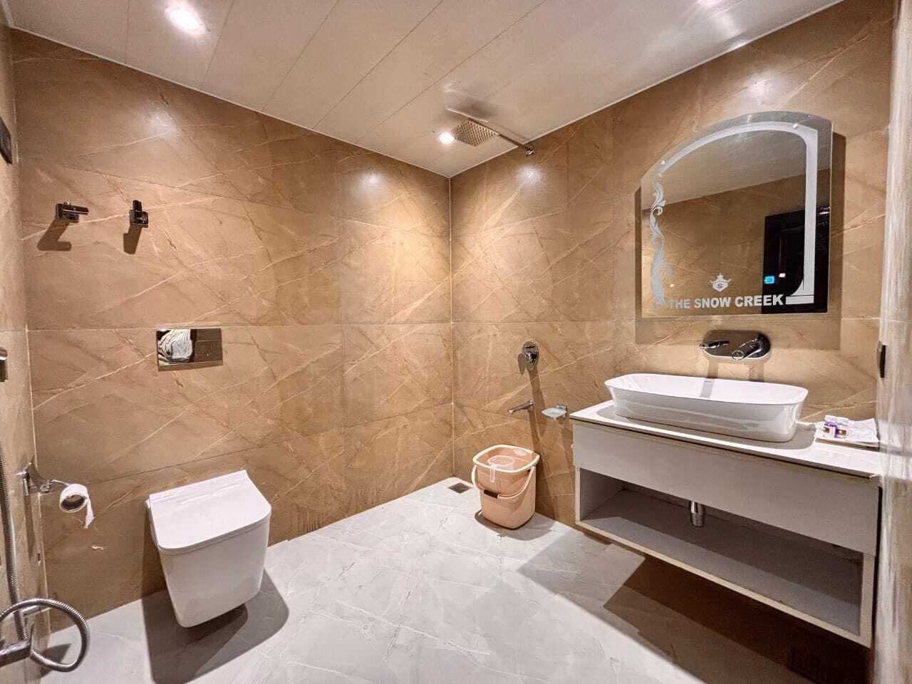 高级双人房, 山景 | 浴室 | 免费洗浴用品、吹风机、毛巾、肥皂