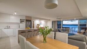 Interior - 4 The Anchorage - riverside living (Noosaville)