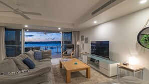 Living area - 4 The Anchorage - riverside living (Noosaville)