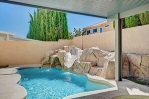 Pool - Spacious 5BR Home w/ Private Pool Quiet Area Near Las Vegas Strip (Las Vegas)