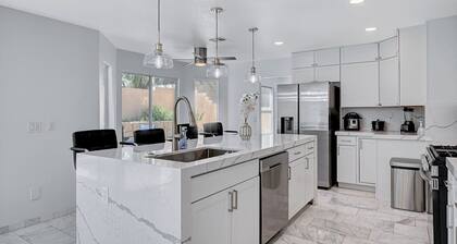 Spacious 5BR Home w/ Private Pool Quiet Area Near Las Vegas Strip
