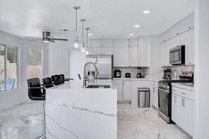 Private kitchen - Spacious 5BR Home w/ Private Pool Quiet Area Near Las Vegas Strip (Las Vegas)
