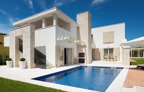 Pool - Lovely home in Vabriga (Vabriga)