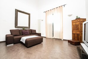 Unclassified image, 3 of 11, button - Maison d'art orleans (Palermo)