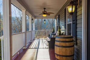 Terrace/patio - The Grand Ole Hideaway- Mountain Views/Private/Fire Pit/Game Room/Porch/Peaceful (Gatlinburg)