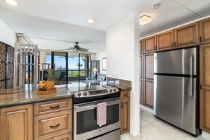 Condo, 1 Queen Bed with Sofa bed (Kona Pacific E734: Penthouse Corner, ) | Private kitchen - Kona Pacific E734: Penthouse Corner, Ocean Views (Kailua-Kona)
