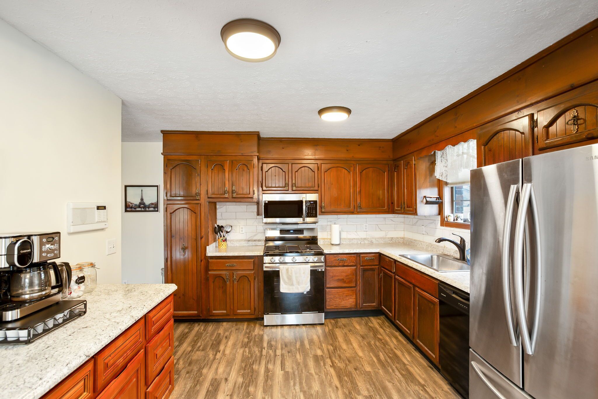 Micro-ondes, four, plaque de cuisson, lave-vaisselle