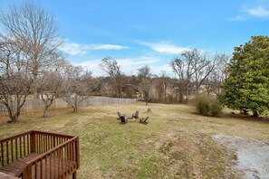 Property grounds - Eleanor's Haven - 3br Ranch style home w/ pool table (Castalian Springs)