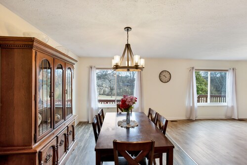 Eleanor's Haven - 3br brick house w/ pool table