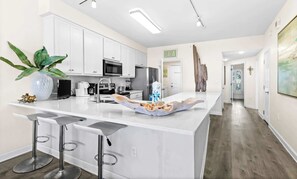 Fridge, microwave, oven, stovetop - The Crescent 215 (Destin)