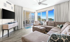 TV, DVD player, offices - The Crescent 215 (Destin)