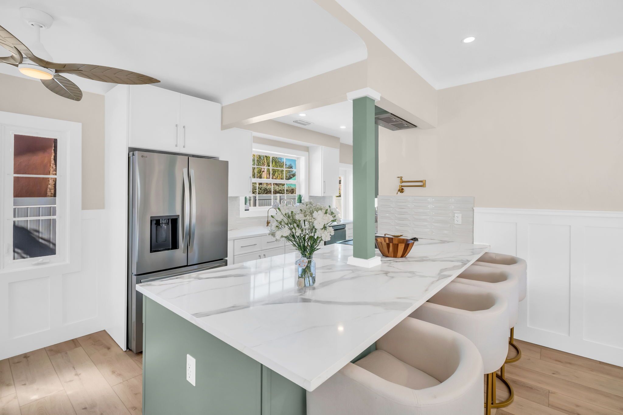 Mikroaaltouuni, uuni, liesi, astianpesukone