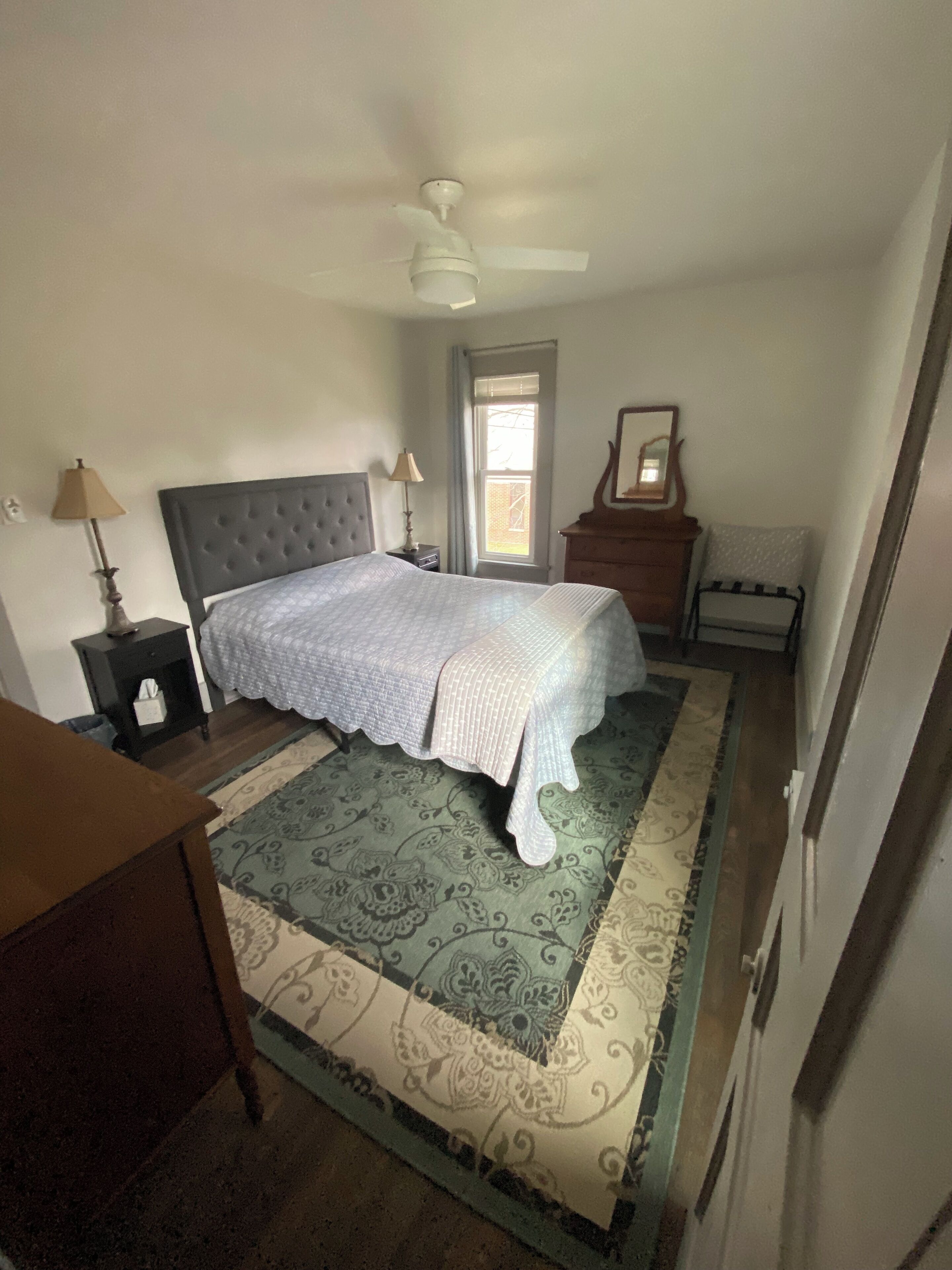 3 slaapkamers, een strijkplank/strijkijzer, wifi, beddengoed