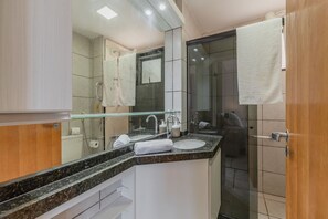 Basic Apartment | Bathroom - Hamilton #1404 - Apto Na Praia by Carpediem (Fortaleza)