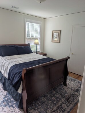 2 bedrooms, iron/ironing board, free WiFi, bed sheets - 1050 Feet to the Augusta Country Club (Augusta)