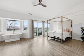 4 bedrooms, iron/ironing board, WiFi, bed sheets - Hilltop Luxury Retreat in Reno with City and Mountain Views (Reno)