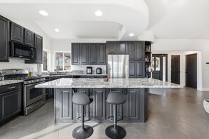 Private kitchen - Hilltop Luxury Retreat in Reno with City and Mountain Views (Reno)