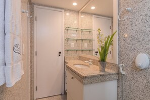 Basic Apartment | Bathroom - Nautical #604 - Space and Comfort by Carpediem (Fortaleza)