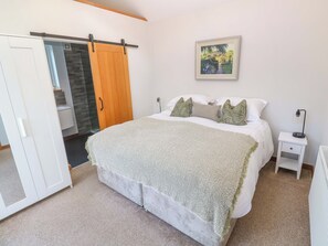 Cottage | 3 bedrooms, individually decorated, individually furnished, free WiFi - Byrons Retreat (Newquay)