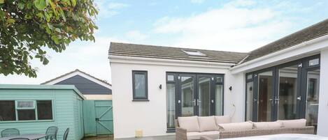 รับประทานอาหารกลางแจ้ง