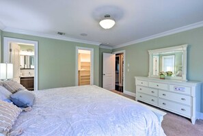 3 habitaciones, escritorio, tabla de planchar con plancha y wifi 