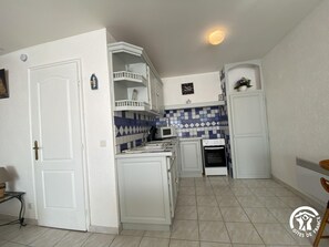 Kjøleskap, mikrobølgeovn, ovn og oppvaskmaskin