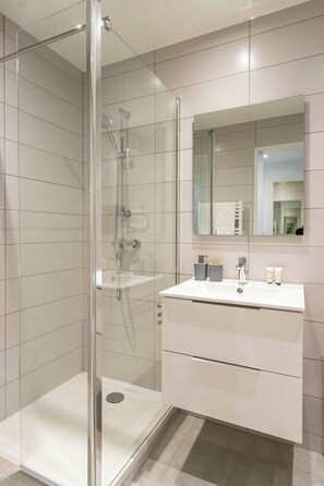 Towels - L'Harmonie de Carnot avec Balcon (Cannes)