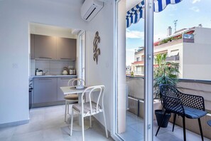 Outdoor dining - L'Harmonie de Carnot avec Balcon (Cannes)