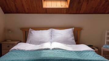 5 bedrooms, desk, iron/ironing board, free WiFi