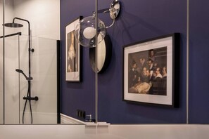Hair dryer, towels, soap, toilet paper - Eclectic 2-bed apartament (Kraków)